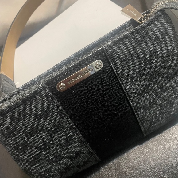 Michael Kors Women's Fannie Pack, Black/Grey, - Picture 1 of 5